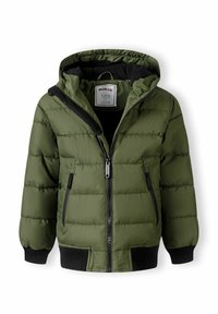 Veste verte matelassée avec une fermeture éclair sur le devant, deux poches avant et une capuche ajustable. Présente un intérieur texturé noir et des poignets côtelés.