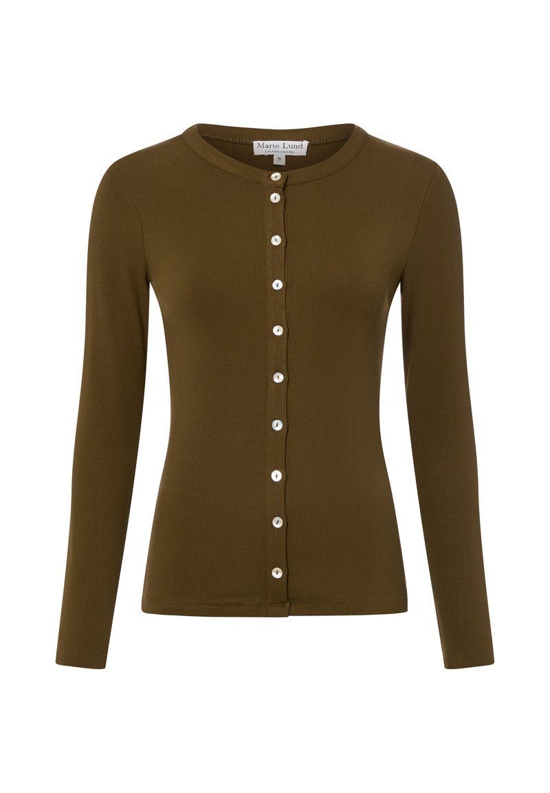 Olivgrüner, gerippter Cardigan mit langen Ärmeln, rundem Ausschnitt und durchgehender Knopfleiste mit weißen Knöpfen in der Mitte.