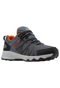 Męskie buty trekkingowe w szarym siateczkowym materiale z czarnymi i pomarańczowymi akcentami, z wytrzymałą gumową podeszwą i wzorzystymi nałożeniami dla wsparcia.
