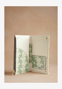 Nevybráno, green rose pearl