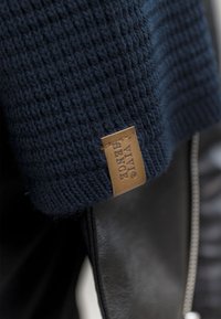 Non sélectionné, dark blue