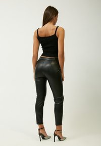 INFLUENCER Broek - black