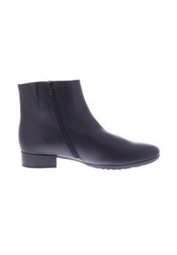 Bota de tobillo de cuero negro con cremallera lateral, punta redondeada y tacón bajo. Textura suave y diseño minimalista.