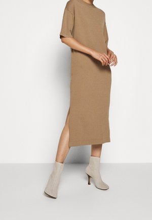 Strickkleid - camel