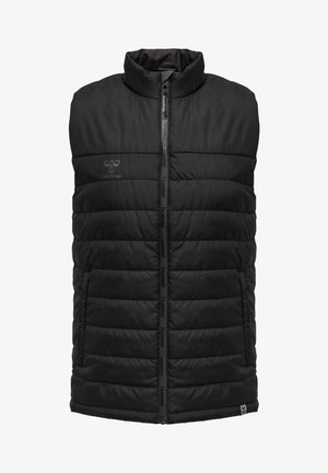 Chaleco negro acolchado sin mangas con cuello alto, cremallera frontal, dos bolsillos laterales y un logo de marca sutil en el pecho y la cremallera.