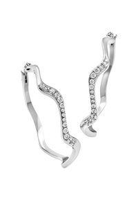 Sivé kroužkové náušnice s vlnitým designem, každé s řadou malých třpytivých krystalů podél předního oblouku.