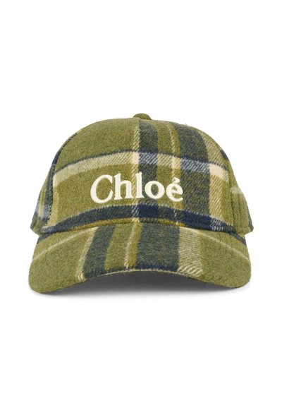 Casquette en laine à carreaux verts et marine avec visière courbée et logo "Chloé" brodé en blanc sur le devant.