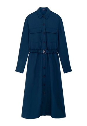 Abito camicia blu navy a maniche lunghe con bottoni frontali, due tasche sul petto, colletto e una cintura arricciata con chiusura in metallo in vita.