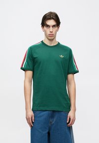adidas Originals TEE - Nyomott mintás póló - team dark green/bold green/white