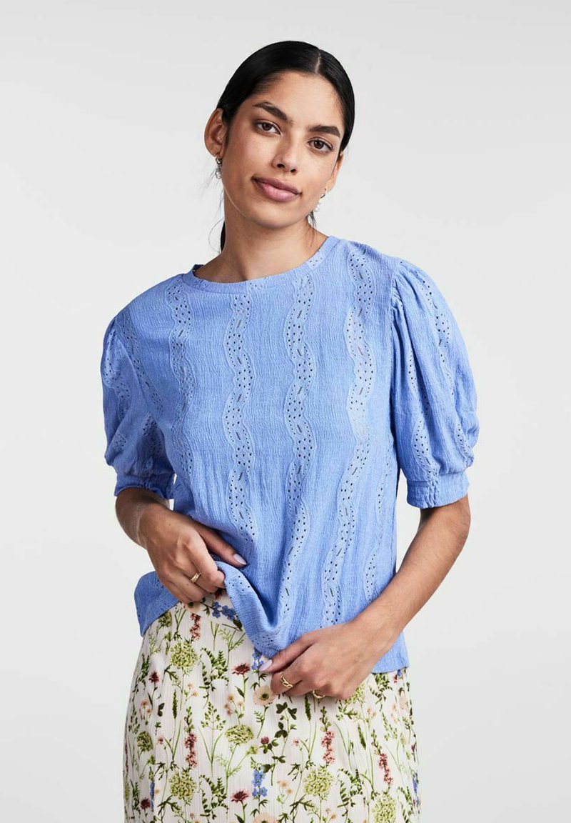 Pieces MIT PUFFÄRMELN PCLAYLA Bluse cornflower blue/blau Zalando.de