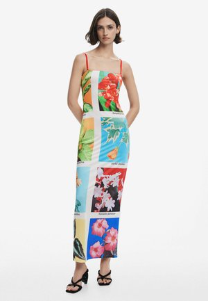 Ärmelloses, florales Maxikleid in lebhaften Farben, mit einem Patchwork aus Naturmotiven, roten Trägern und einer taillierten Silhouette.