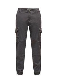Pantalones cargo en gris oscuro, fabricados con mezcla de algodón. Presentan puños elásticos, múltiples bolsillos laterales y detalles de costuras en contraste.
