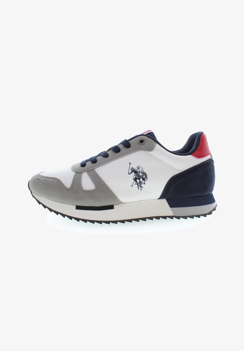 Sneaker da uomo con una combinazione di pelle bianca, suede grigia e dettagli blu navy. Include una suola in gomma nera e l'iconico logo del polo sul lato.