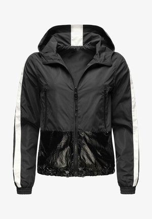 Zwarte gewatteerde jas met witte strepen op de mouwen en capuchon, een rits aan de voorkant, zakken met rits en een glanzend zwart onderste paneel.