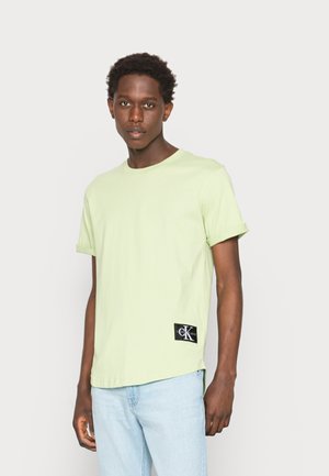 BADGE TURN UP SLEEVE - T-paita - jaded green