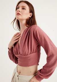 Herita SHOULDER RUFFLE DETAILED WITH FRONT - Camicetta - pink