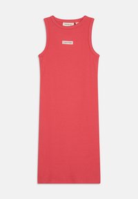 Selecionado, deep crimson fruit