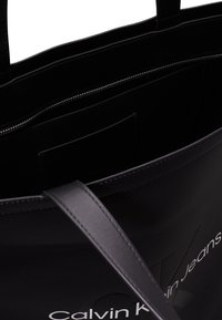 Calvin Klein Jeans SCULPTED SLIM TOTE MONO - Velika torba - fashion black