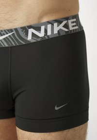 Nike Underwear ESSENTIAL TRUNK 3 PACK - Boxerbriefs - black/blue/fuchsia/grey