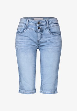 Pantalons capri en denim bleu clair avec une finition légèrement délavée, fermeture à deux boutons et cinq poches. L'ourlet se termine juste en dessous du genou.