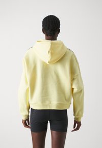 adidas Sportswear TIRO CUT 3 STRIPES HOODIE - Mikina s kapucňou - almost yellow melange/legend ink