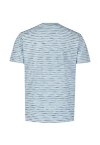 Korte mouw T-shirt van lichtblauwe stof met horizontale golvende strepen in donkerblauw en grijstinten. Ronde halslijn, relaxte fit.