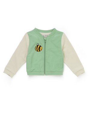Zielona kurtka na zamek z beżowymi rękawami, z żółto-czarnym haftem pszczoły na przodzie. Wykonana z miękkiego materiału, z ściągaczami na mankietach.