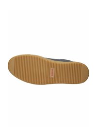 Suela de zapato de goma, de color marrón con ranuras horizontales y un parche con logo. Forma suave y redondeada con un agarre texturizado y material duradero.