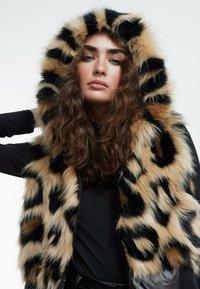 LOLA CASADEMUNT Strukirani kaput - black