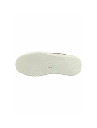 White rubber sole with textured pattern, featuring a triangular grip design and embossed logo. Size and country of manufacture indicated.