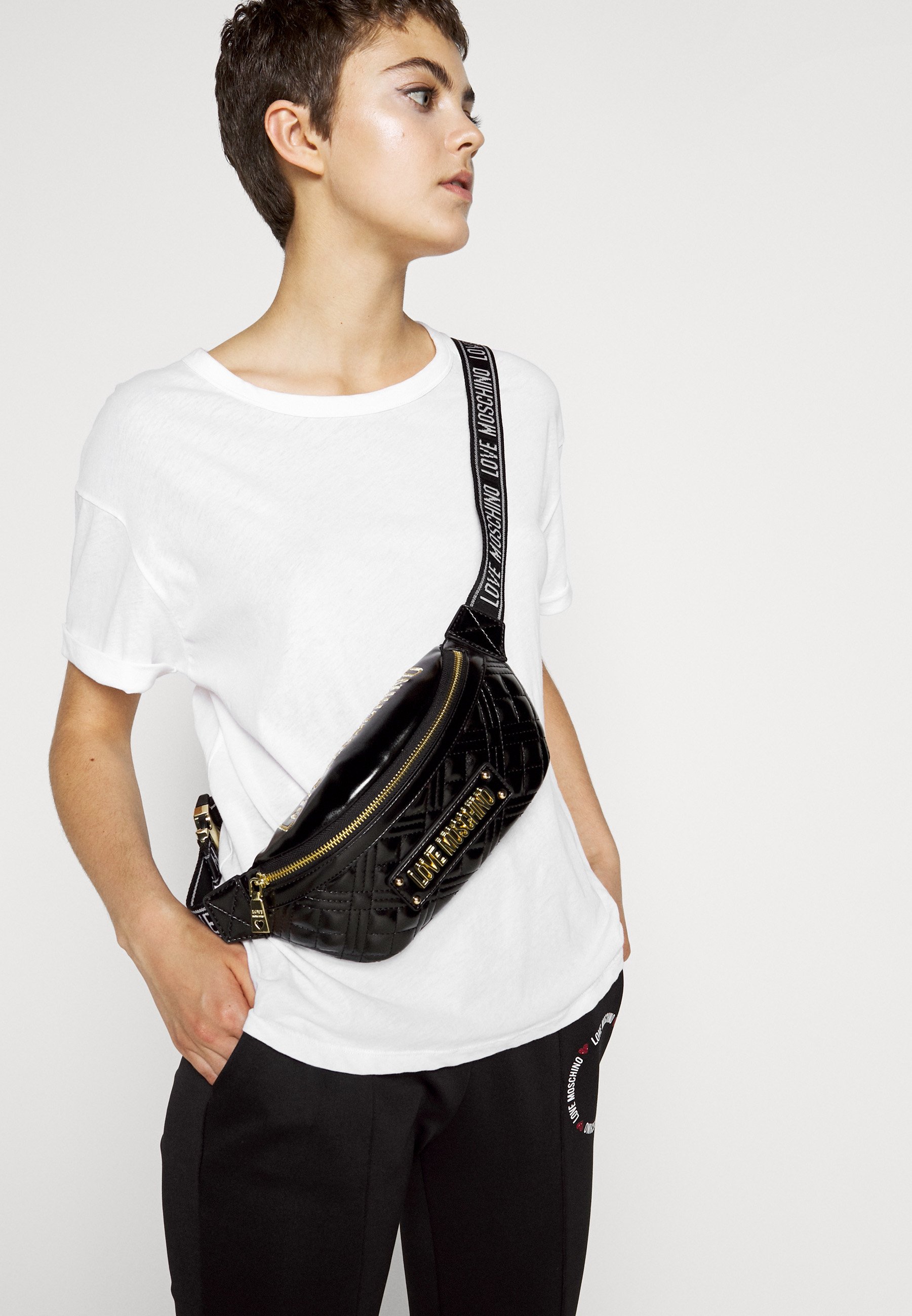 love moschino quilted bum bag