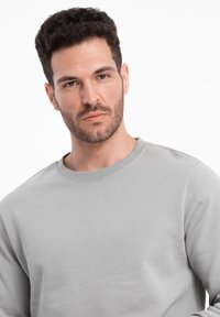 Ombre Sweater - grey