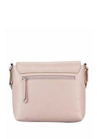 Sac à main en cuir rose clair avec une texture lisse, doté d'un rabat supérieur et d'une poche avant zippée. Les accents métalliques sur les côtés apportent une touche de finition.