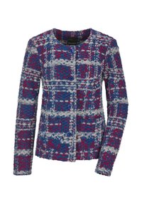 Gestrickte Stoffjacke in Blau, Rot und Grau mit karierter Musterung; hat einen runden Halsausschnitt und vier blaue Knöpfe auf der Vorderseite.