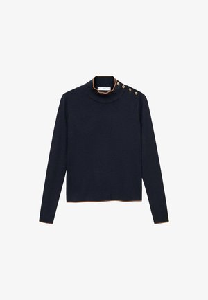 Pull bleu marine à manches longues avec un col montant, doté d'un col beige clair contrastant et de boutons décoratifs sur l'épaule gauche. Texture douce.