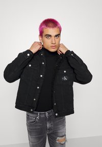 Calvin Klein Jeans SKINNY - Calças de ganga de corte skinny - denim black