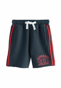 Marineblau Shorts aus Baumwollmischung mit weißem Kordelzug, versehen mit roten Seitenstreifen und einem Frontlogo: "Superdry SD 1921 Athletic."