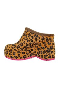 Zoccolo con stampa leopardata realizzato in morbido materiale, con un collo peloso marrone, una forma ampia e una suola in gomma rosa per una maggiore aderenza.