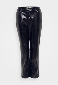 Svarta byxor i konstläder med krokodilstruktur, rak benstill, framknapp och fickor, märkta "ONLY" vid midjan.