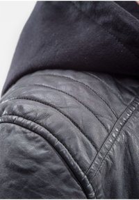 Thumbnail Image 5