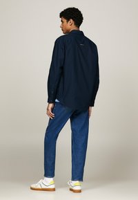 Tommy Jeans SOLID CLASSICS  - Camicia - dark night navy