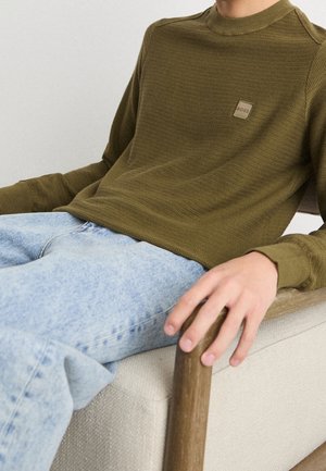 Sweter