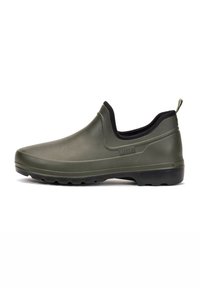 Chaussure en caoutchouc verte à enfiler avec une doublure intérieure noire, dotée d'une semelle texturée pour une meilleure adhérence et d'une languette à l'arrière pour un enfilage facile.