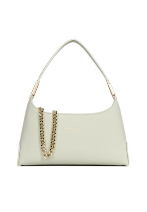 Sac à épaule en cuir gris clair avec détail chaîne dorée et anse unique, base rectangulaire et embossage subtil de la marque sur le devant.