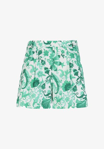 Shorts blancs à taille haute avec des plis, présentant un motif floral et feuillu vert sur toute la surface.