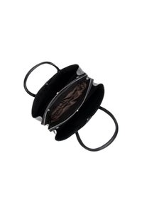 Borsa in pelle nera con manici doppi, due scomparti e una superficie liscia. L'interno presenta una fodera in tessuto marrone e una chiusura con zip.