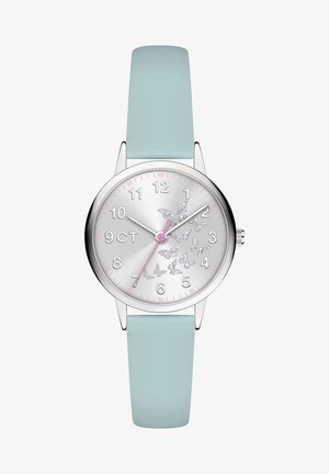 Montre argentée avec un motif de papillon sur le cadran, bracelet en cuir bleu clair, marqueurs d'heure roses et aiguilles argentées. Forme circulaire, finition polie.