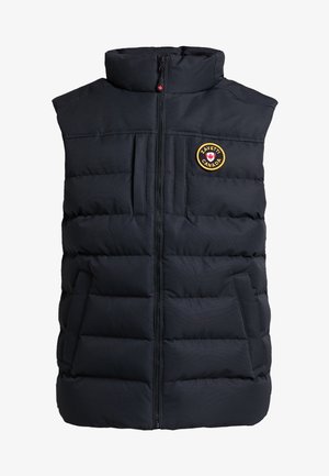 Schwarze gepolsterte Weste mit hohem Kragen, Reißverschluss, Fronttaschen und einem runden Logopatch mit einem Ahornblatt und Text.
