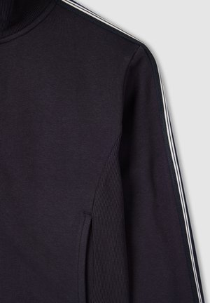 Felpa a maniche lunghe blu navy con pannello laterale a costine e dettaglio a strisce bianche lungo la manica.