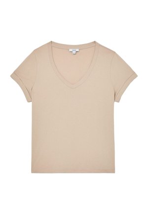 Bēša īsroku T-krekls ar V-veida kaklu, cieši pieguļošs dizains un redzama zīmola etiķete pie apkakles uz balta fona.